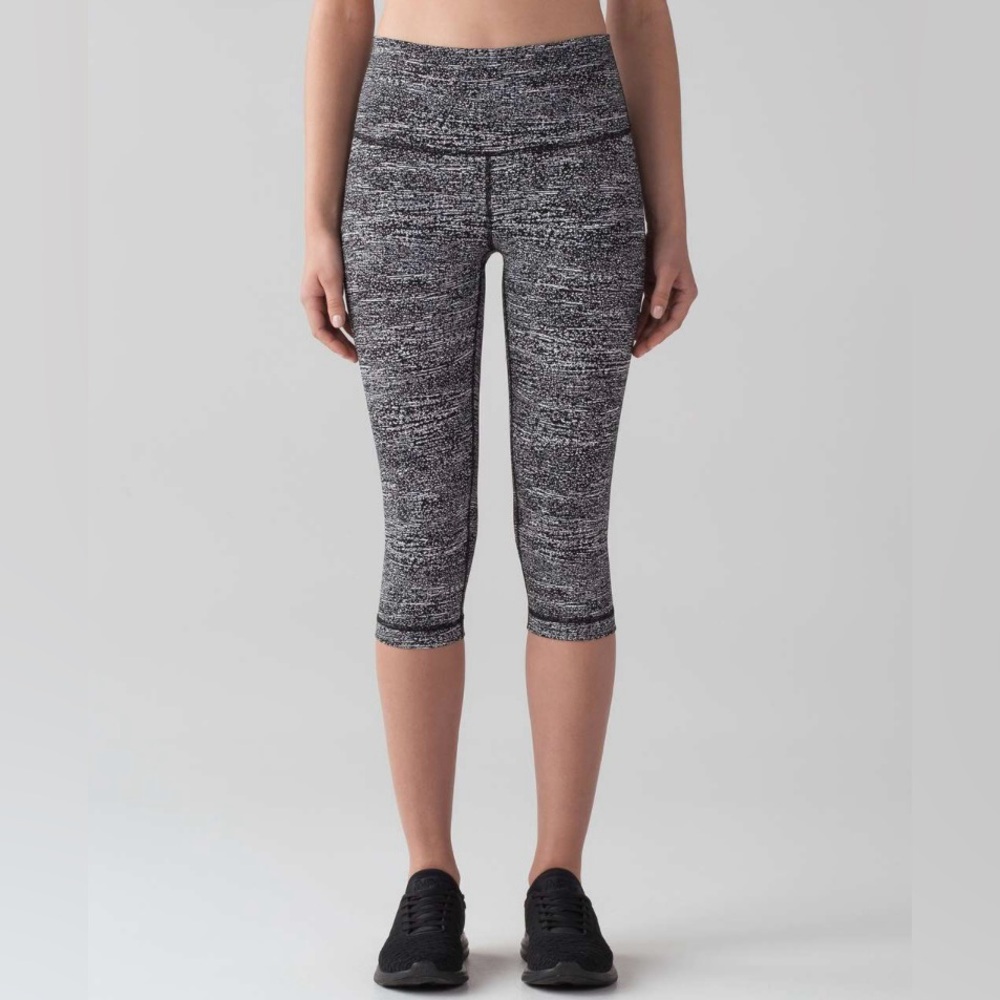 Lululemon Wunder Under Hi-Rise 1/2 Tight Full-On Luxtreme 17"